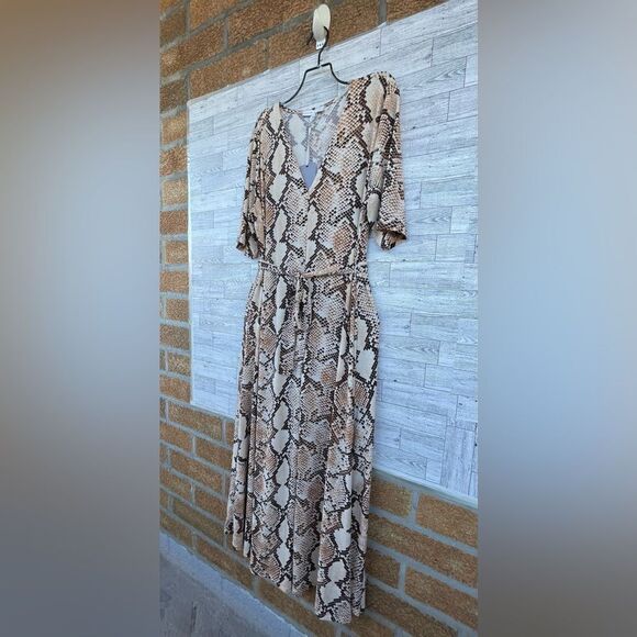 Preston & York
Sydney Antelope Print Knit V-Neck Short Sleeve Tie Waist Midi L - Picture 3 of 14